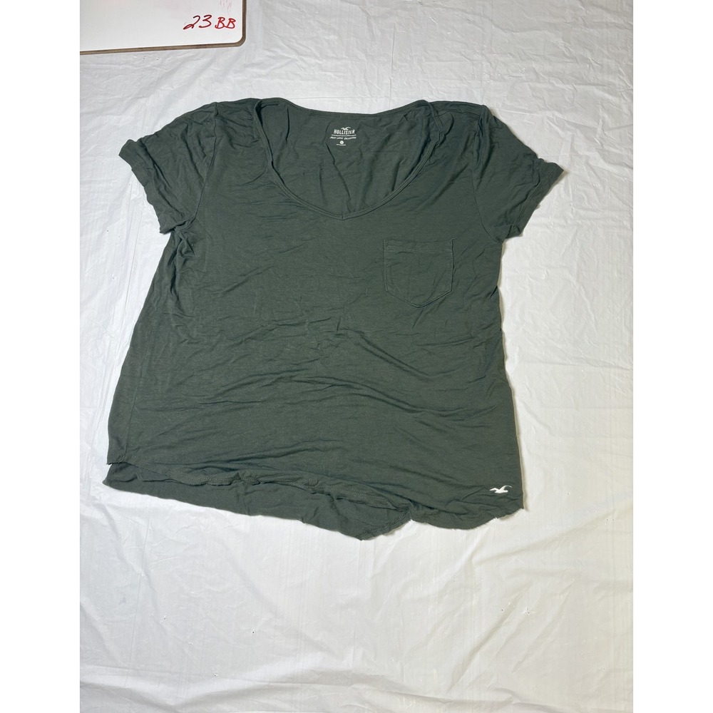 Womens Hollister Must Have Collection Army Green top, size Small, front pocket